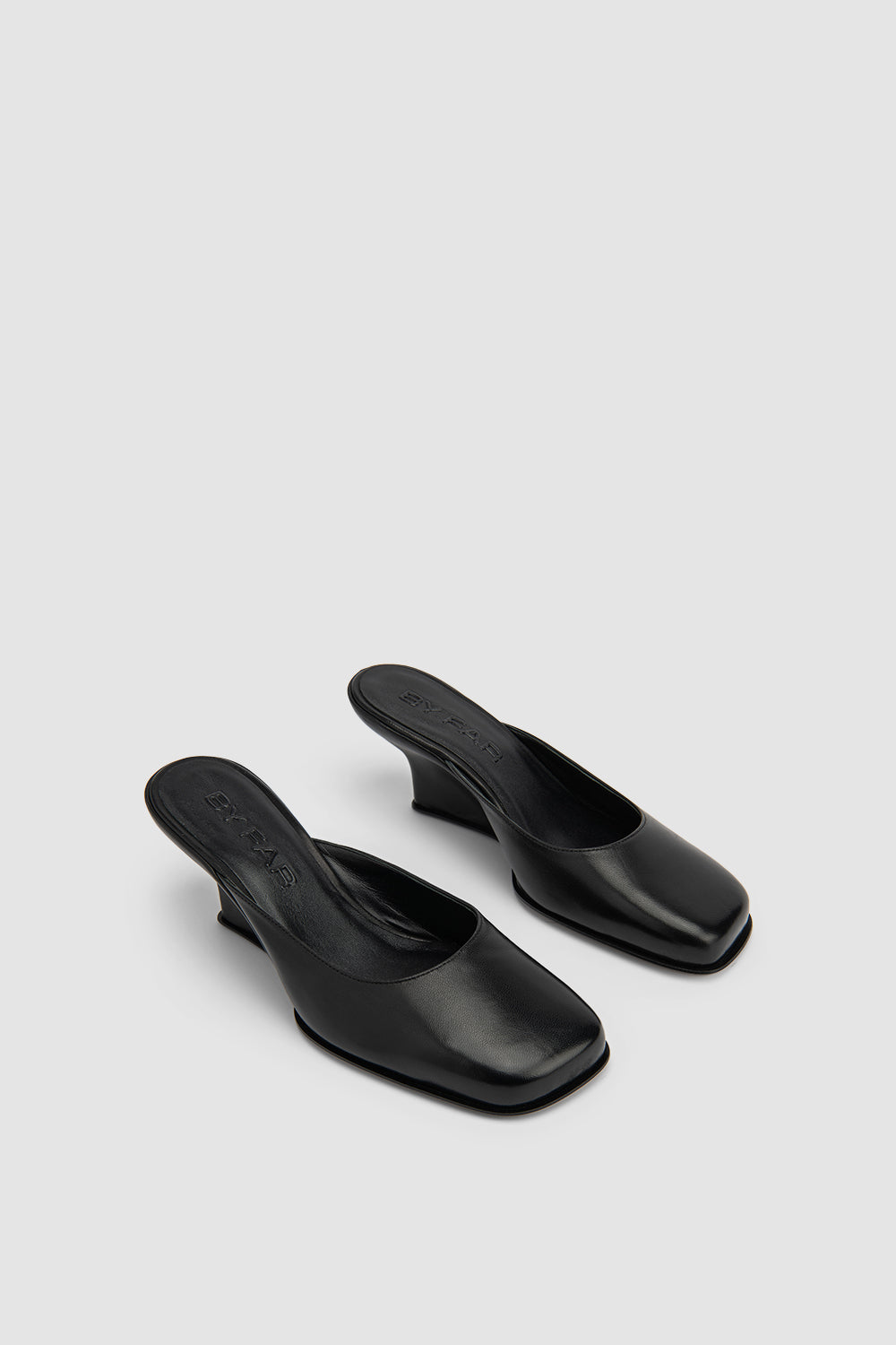 Caroo Closed Toe Leather Mule