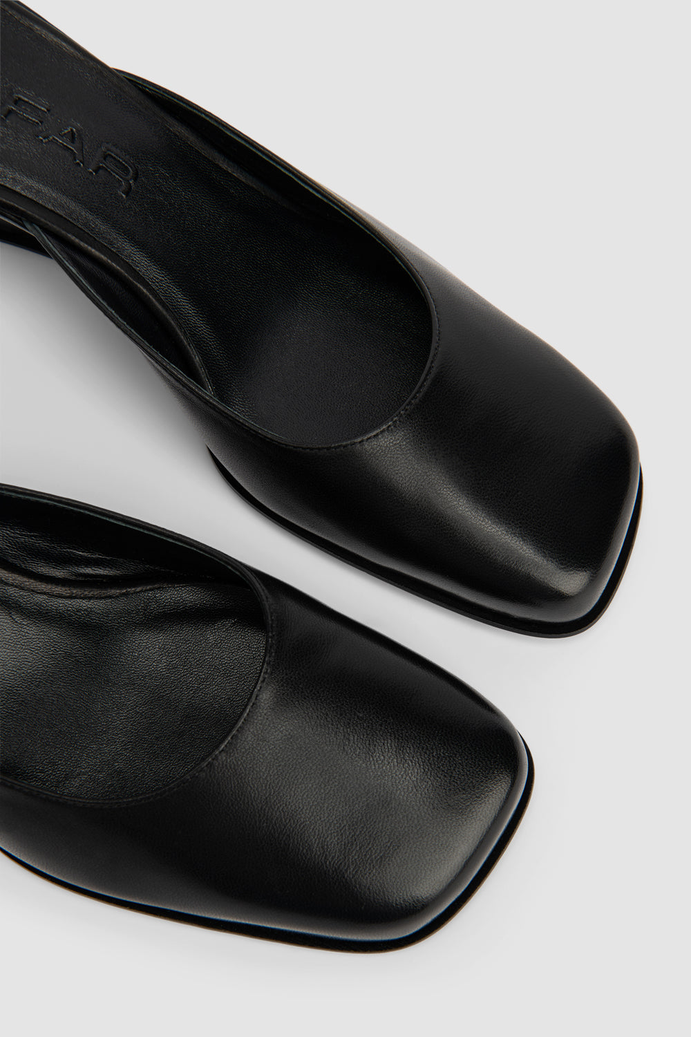 Caroo Closed Toe Leather Mule