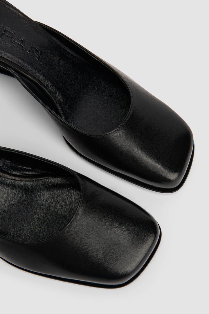 Caroo Closed Toe Leather Mule