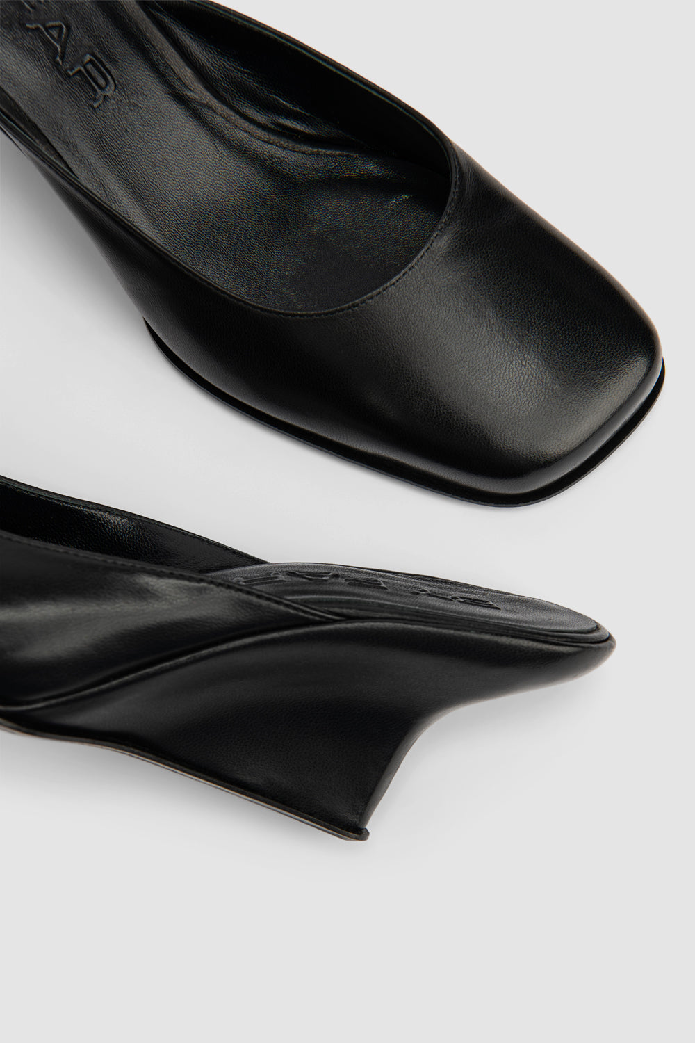 Caroo Closed Toe Leather Mule