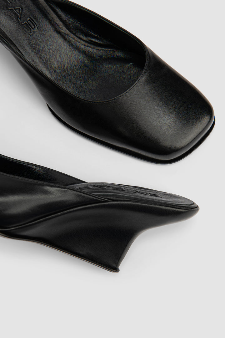 Caroo Closed Toe Leather Mule