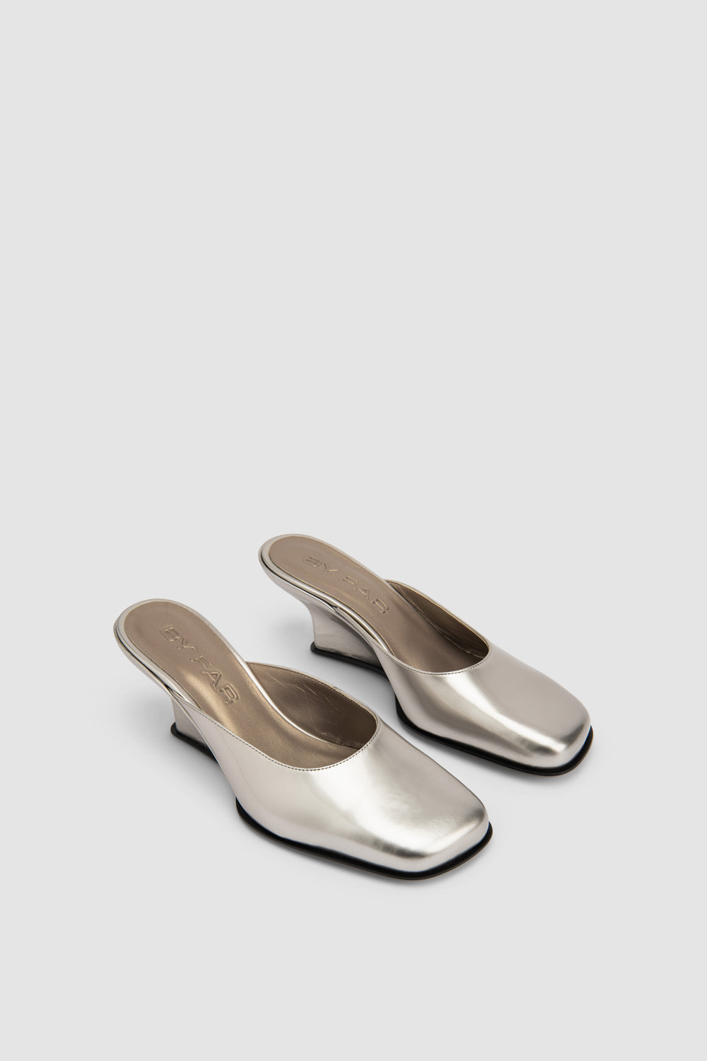 Caroo Closed Toe Metallic Mule