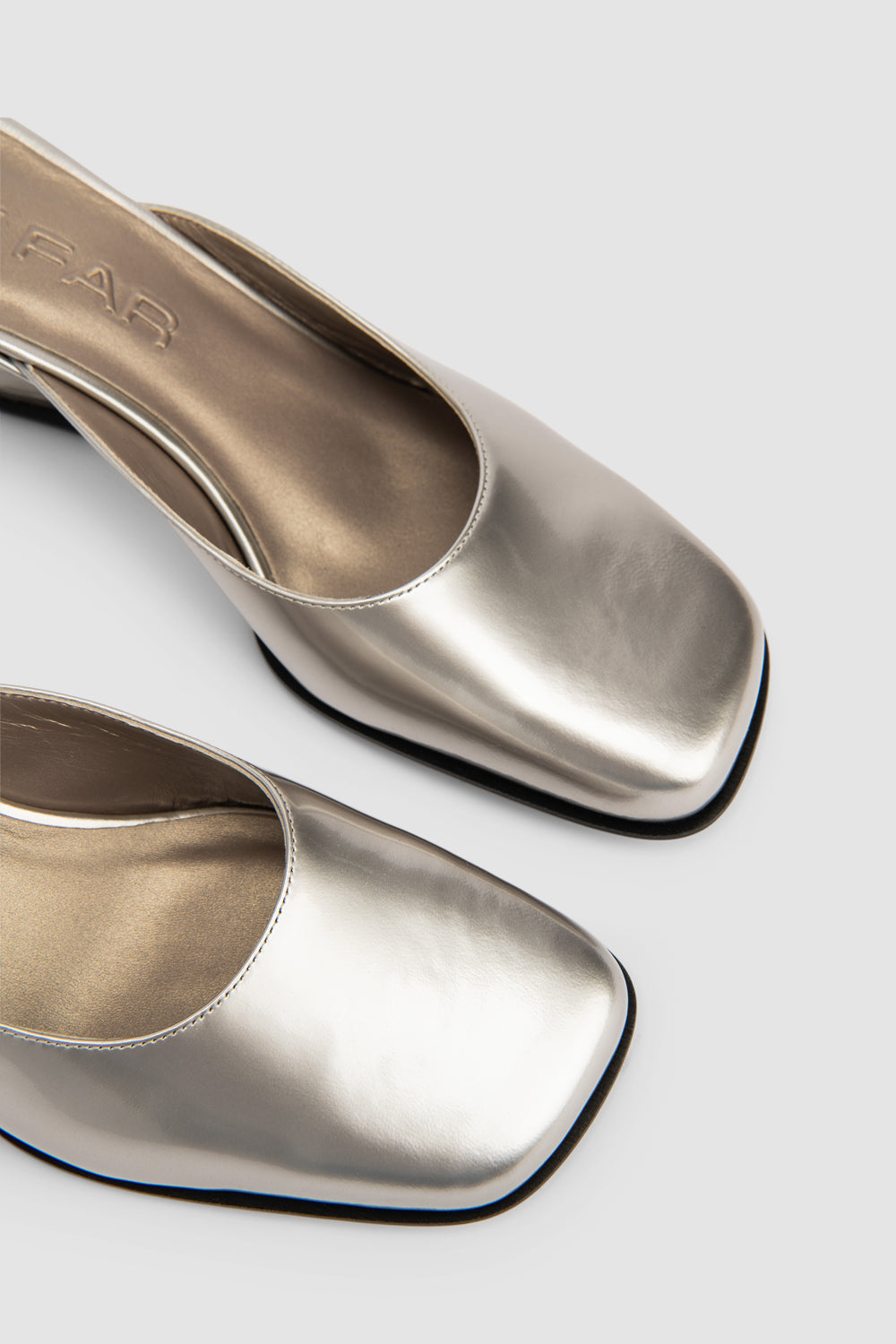 Caroo Closed Toe Metallic Mule
