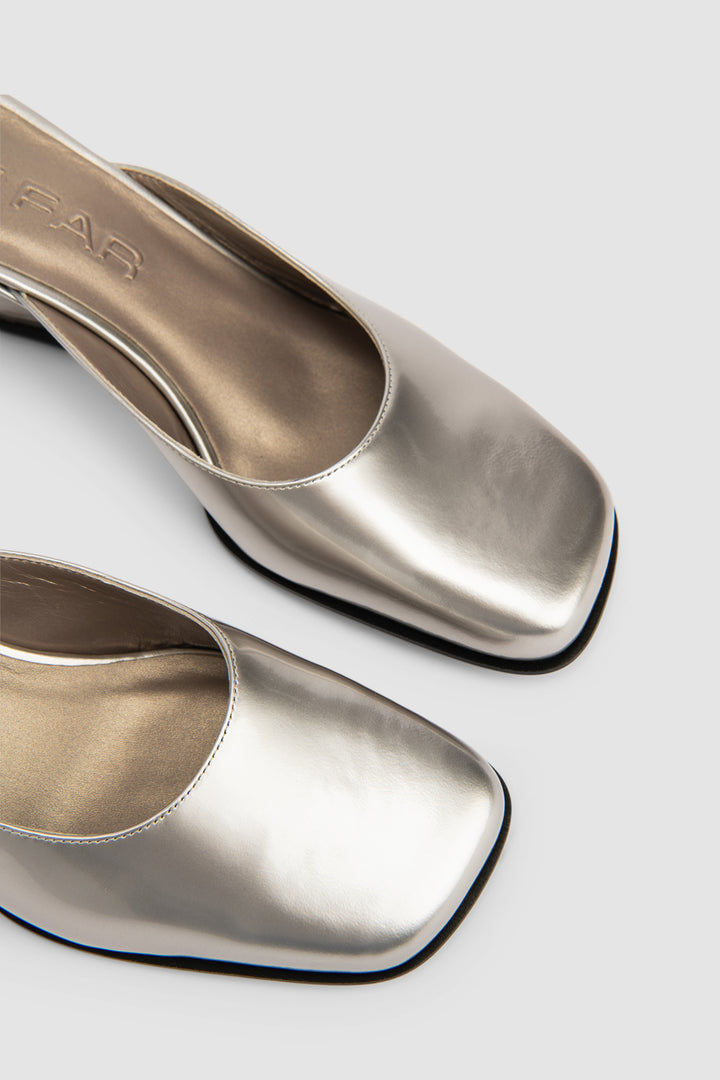 Caroo Closed Toe Metallic Mule