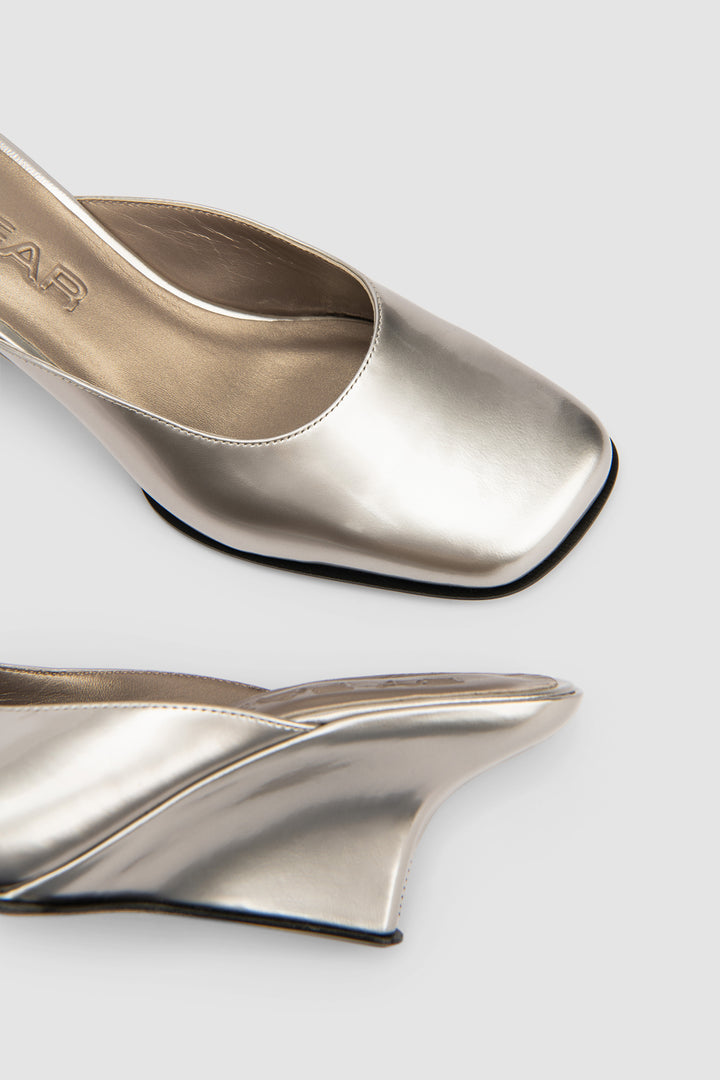 Caroo Closed Toe Metallic Mule