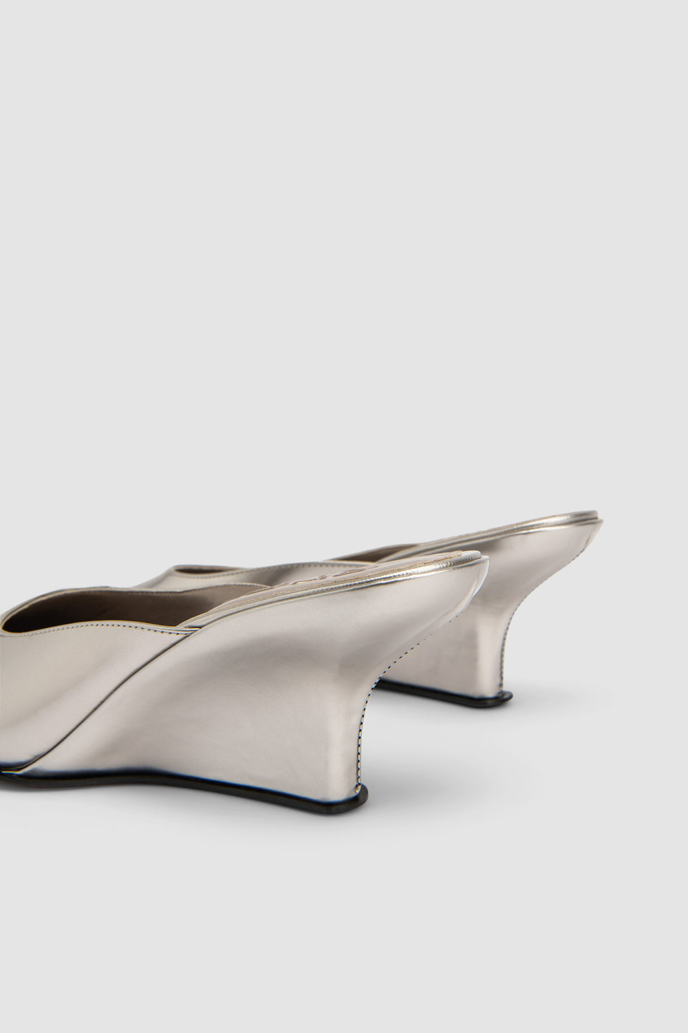 Caroo Closed Toe Metallic Mule