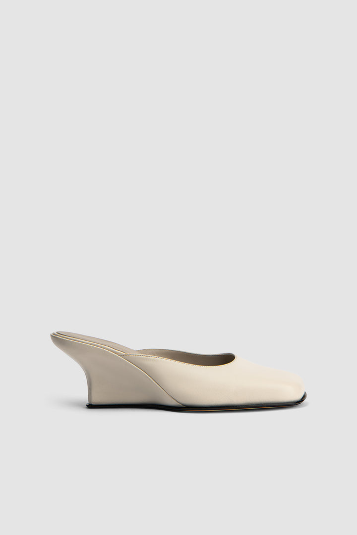 Caroo Closed Toe Leather Mule