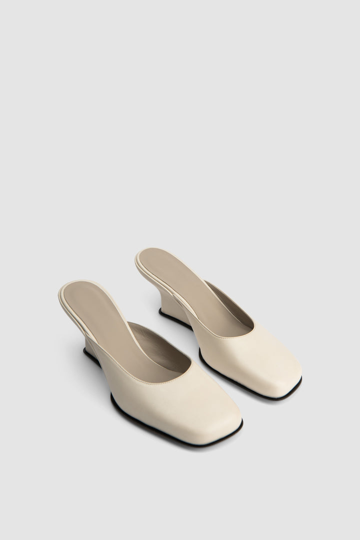 Caroo Closed Toe Leather Mule