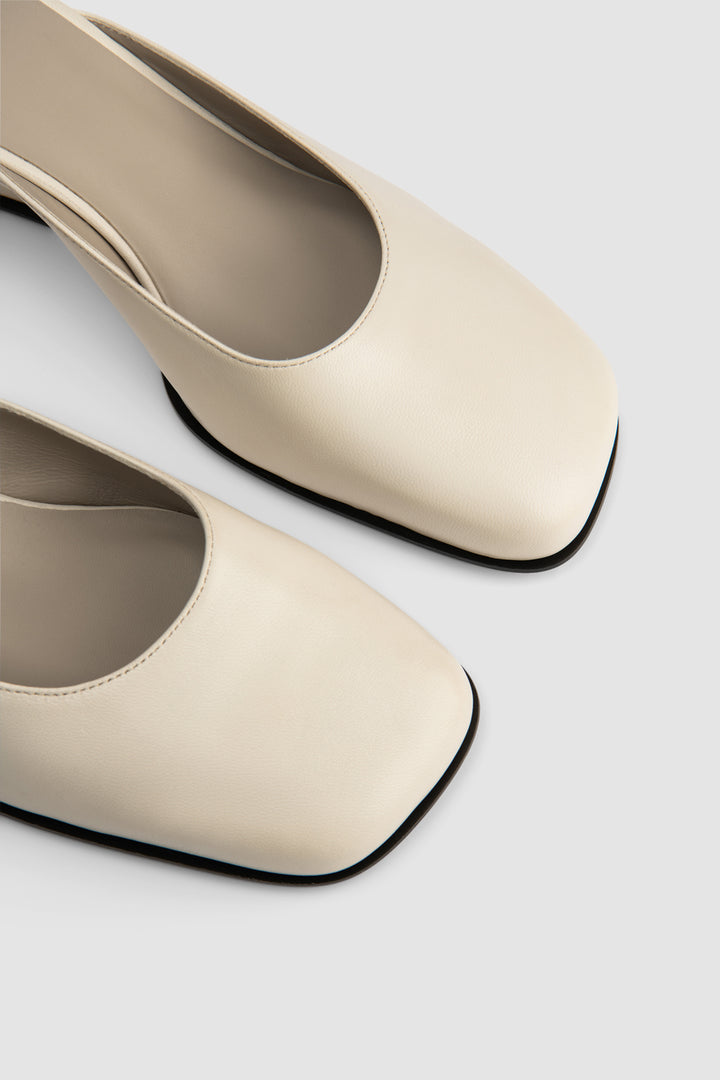 Caroo Closed Toe Leather Mule