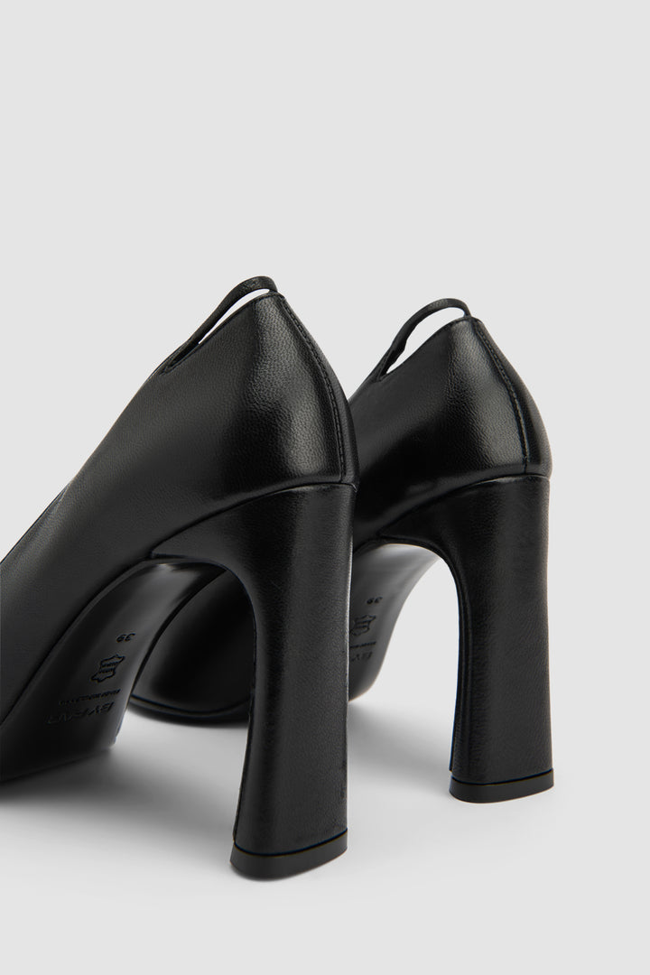 Diva Leather Pump