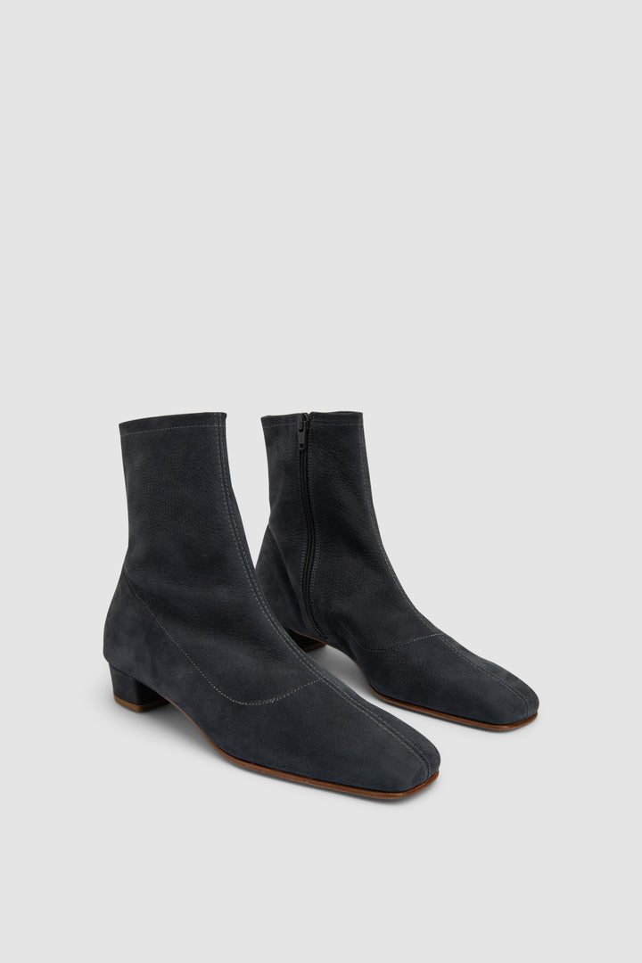 Este Nubuck Ankle Boot