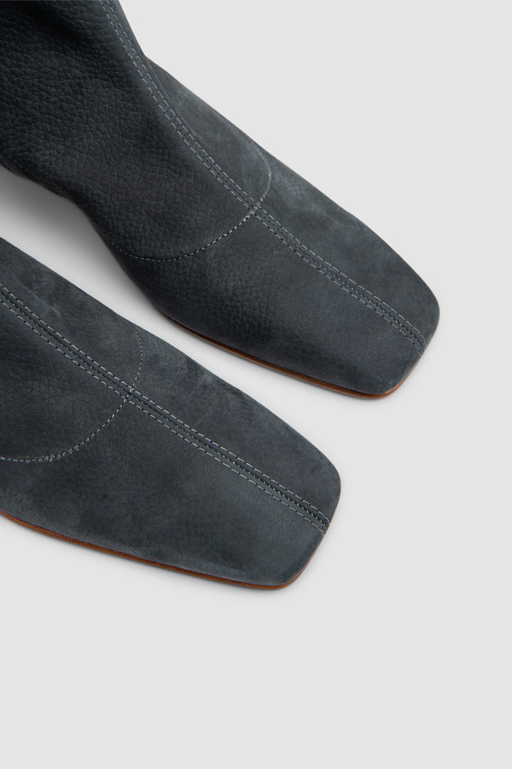 Este Nubuck Ankle Boot