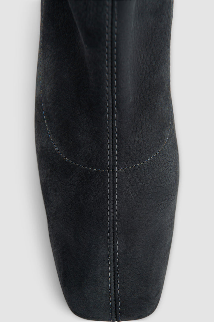 Este Nubuck Ankle Boot