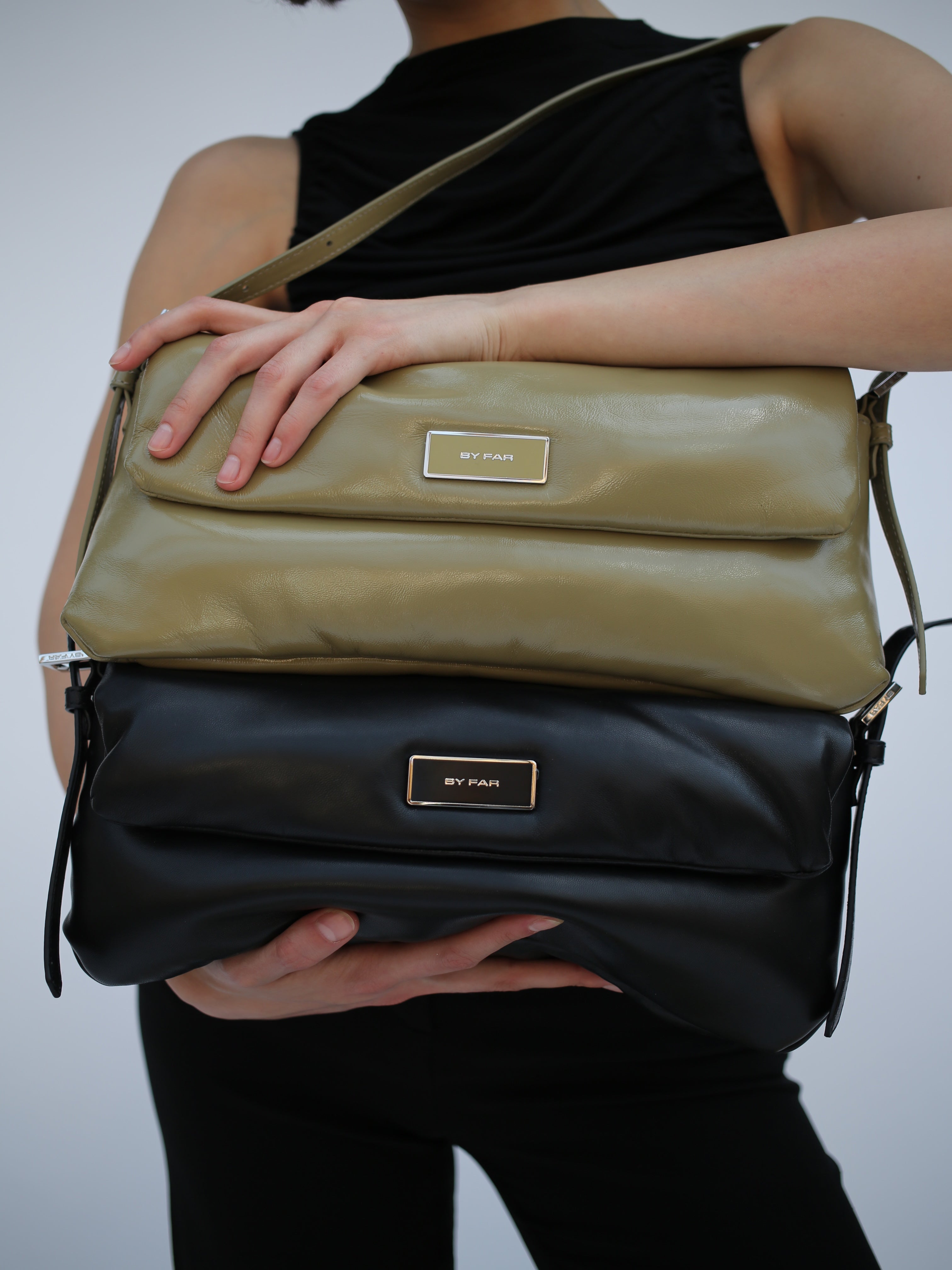 トートバッグ BY FAR Black Leather Mathilda Shoulder Bag BY FAR Matilda semi-patent Leather Shoulder Bag | Black