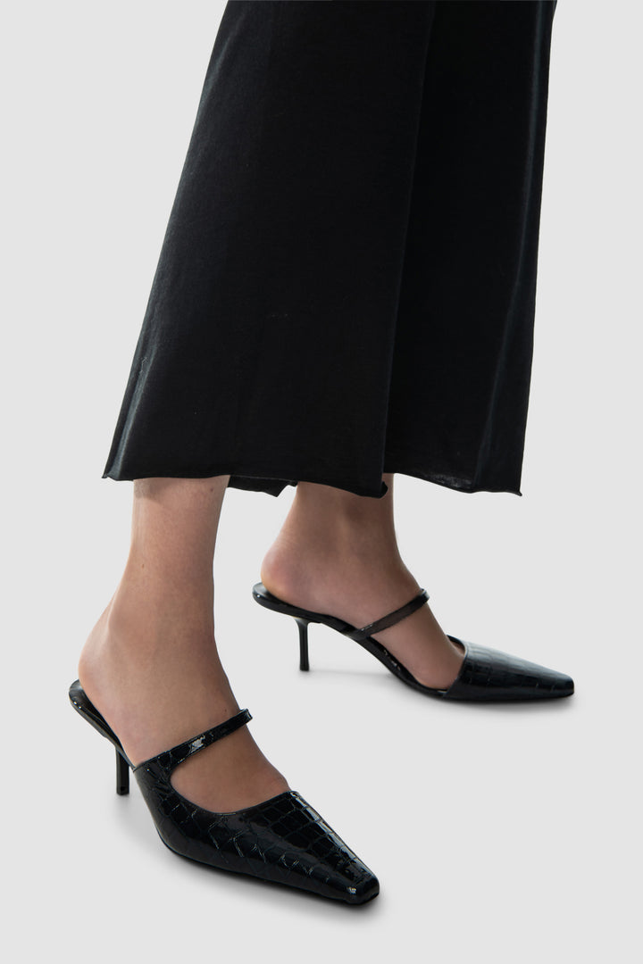 Serena Closed Toe Croco Embossed Mule