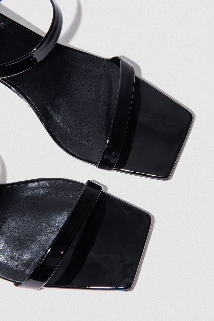 Tanya Black Patent Leather – BY FAR