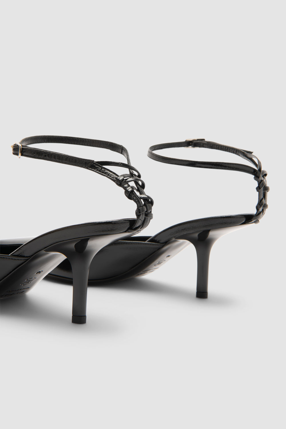Teese Black Glossy Textured Leather Pump