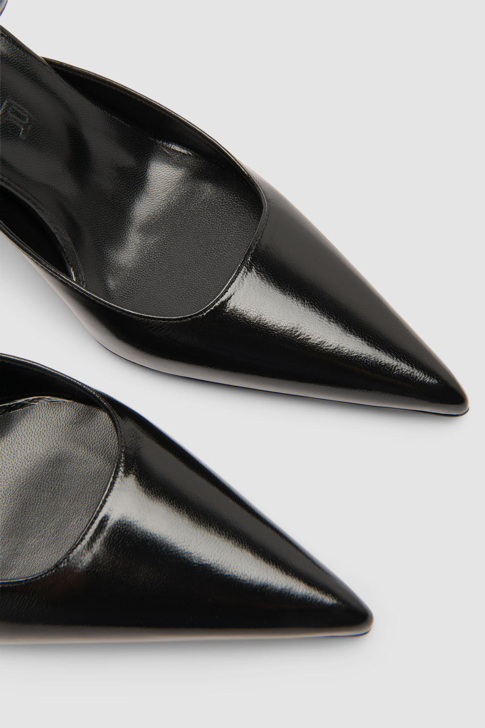 Teese Black Glossy Textured Leather Pump