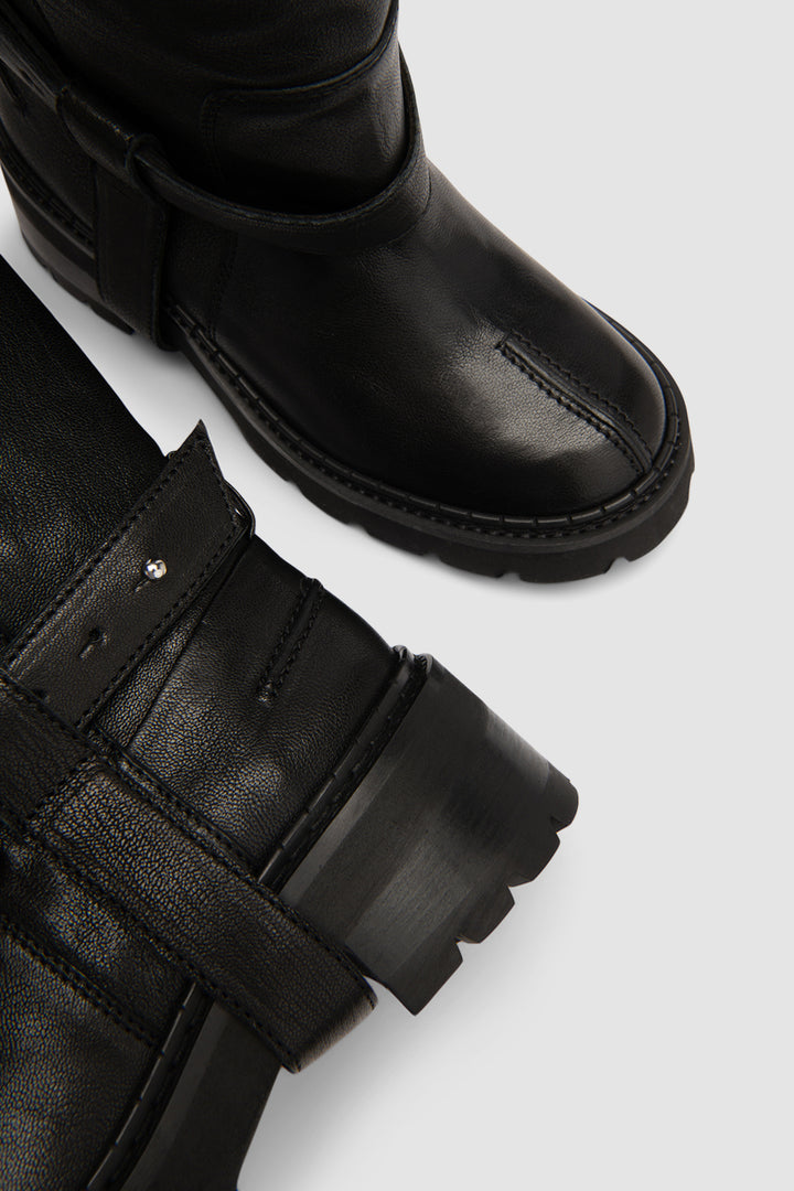 Yaka Boot Black Washed Leather